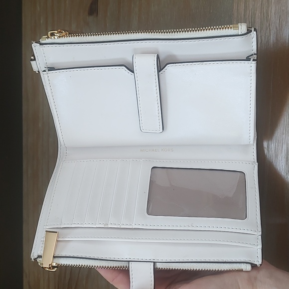 Michael Kors wristlet - Picture 4 of 6